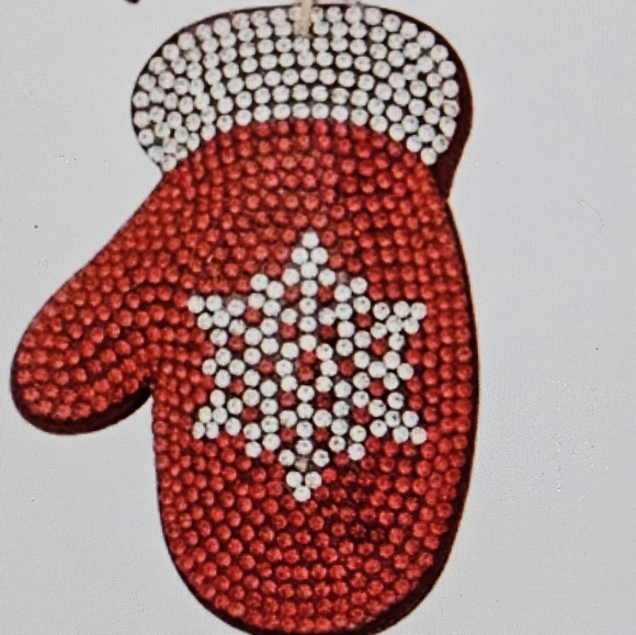 DIVAS LiMiTED Red and White Key Holder with Sparkly Mitten Charm - Picture 3 of 3